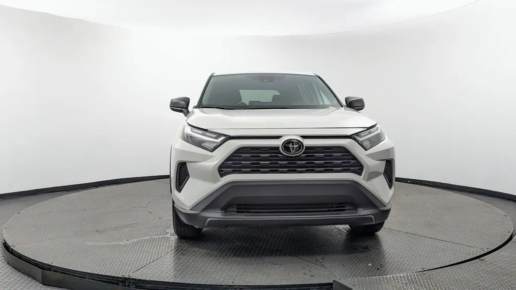 2025 TOYOTA RAV4 LE photo 11
