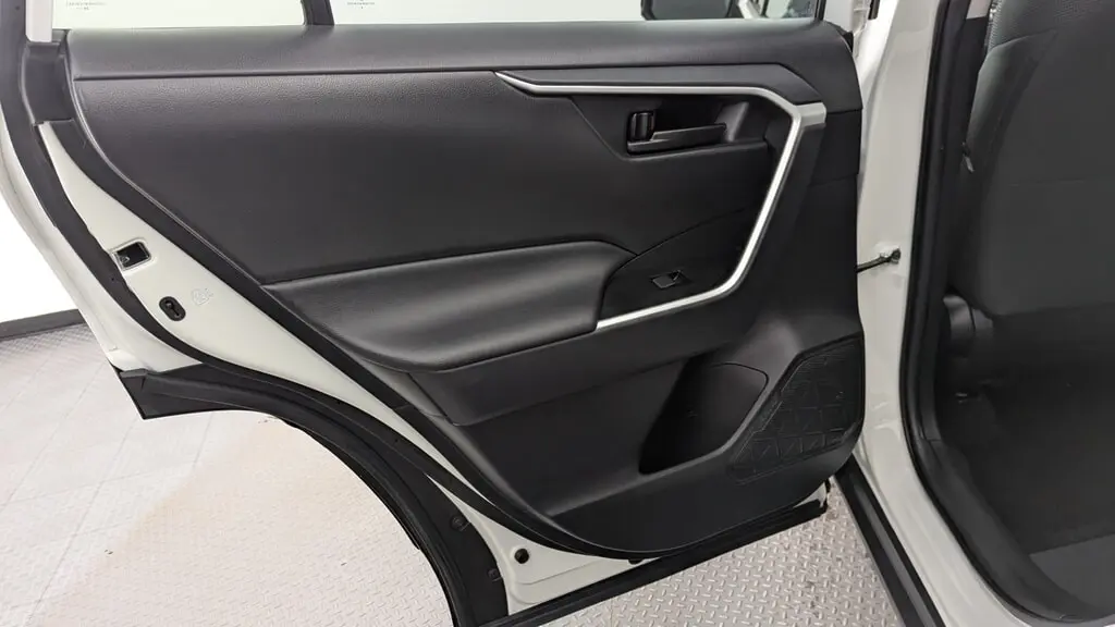 2025 TOYOTA RAV4 LE photo 15