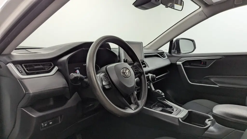 2025 TOYOTA RAV4 LE photo 22