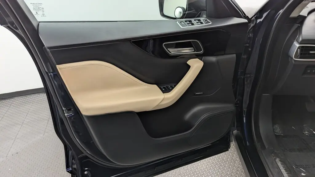 2020 JAGUAR F-PACE 25T PREMIUM photo 12