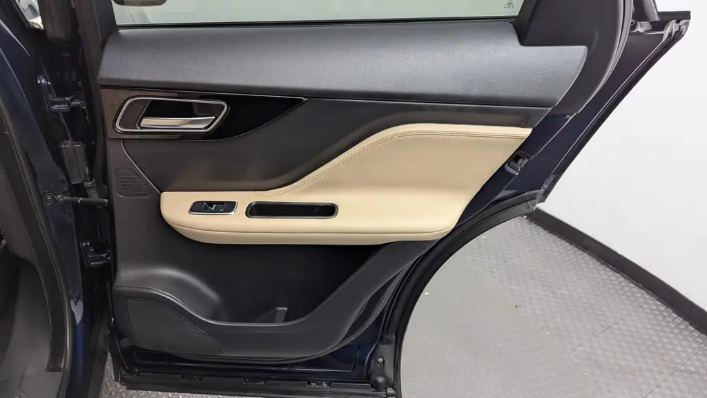 2020 JAGUAR F-PACE 25T PREMIUM photo 18
