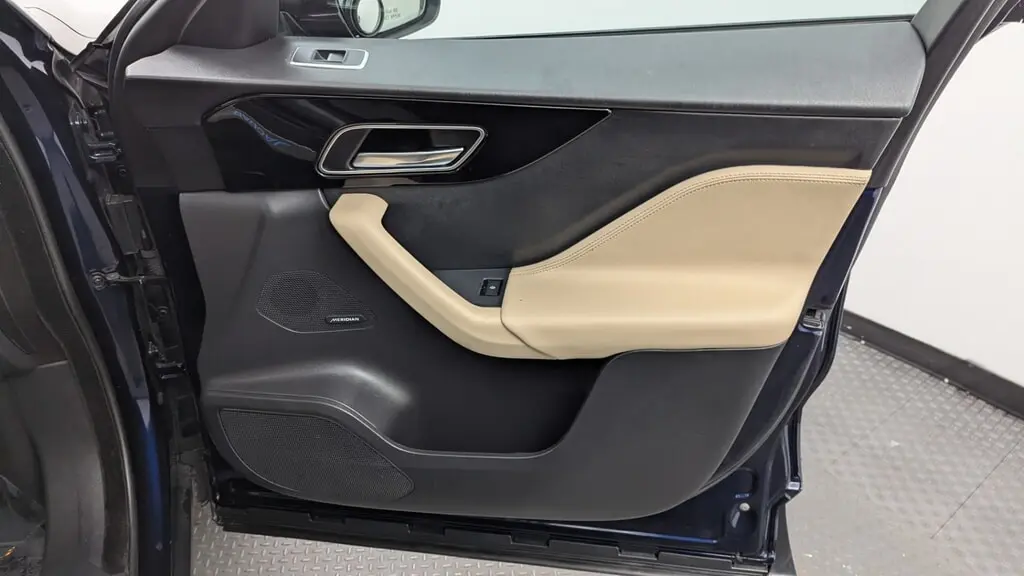2020 JAGUAR F-PACE 25T PREMIUM photo 21