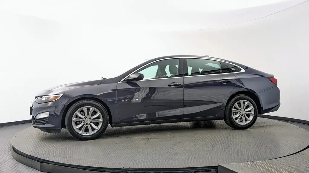 2025 CHEVROLET MALIBU LT photo 2