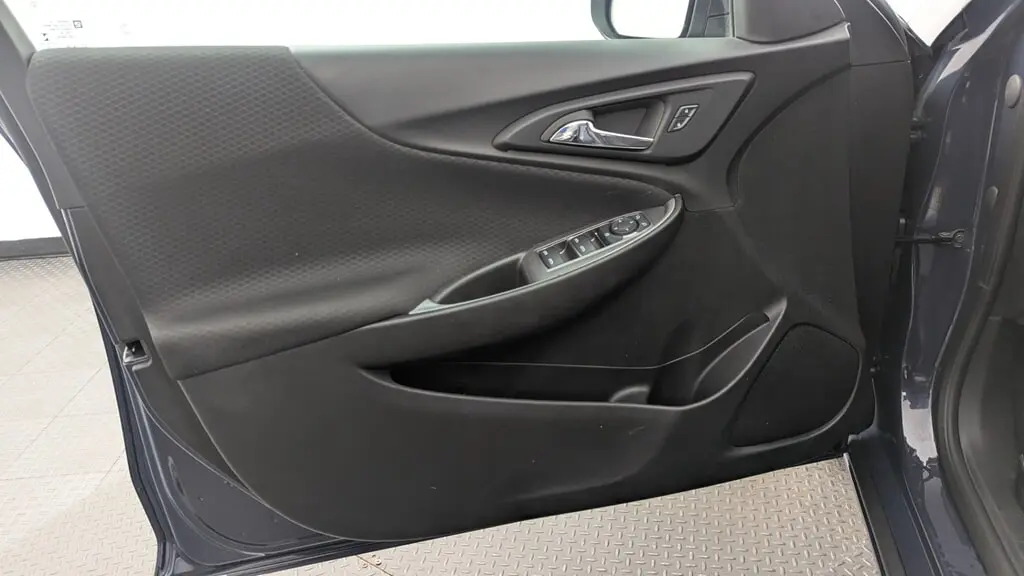 2025 CHEVROLET MALIBU LT photo 12