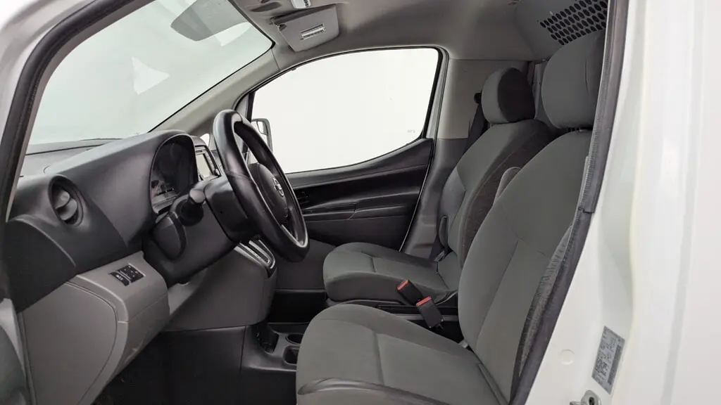2015 NISSAN NV200 SV photo 13