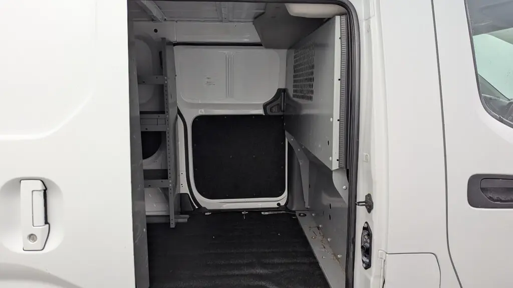 2015 NISSAN NV200 SV photo 17