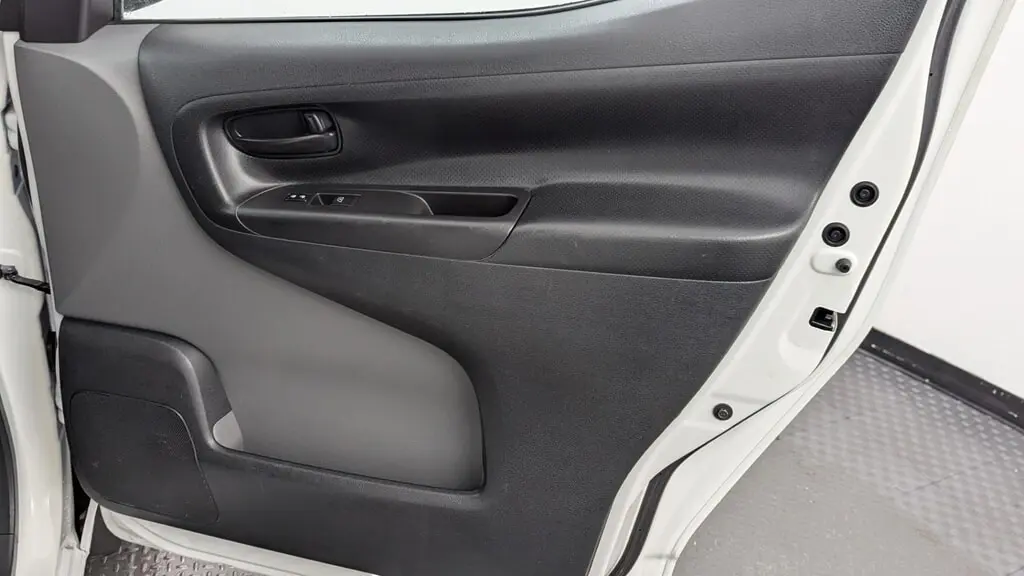 2015 NISSAN NV200 SV photo 20