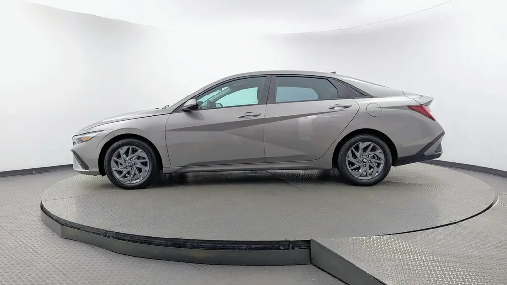 2025 HYUNDAI ELANTRA HYBRID BLUE photo 2