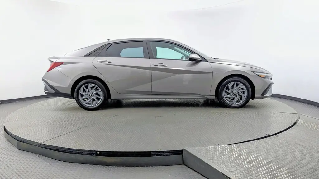 2025 HYUNDAI ELANTRA HYBRID BLUE photo 8