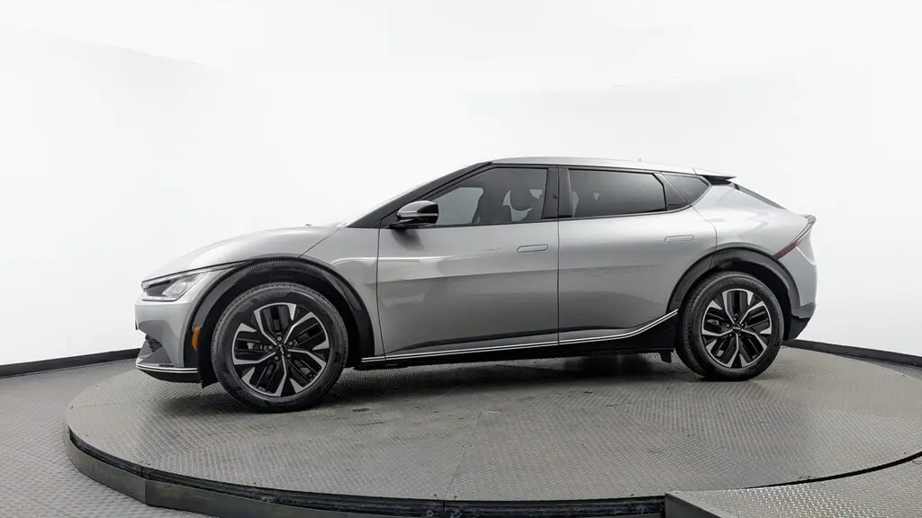 2023 KIA EV6 WIND photo 2
