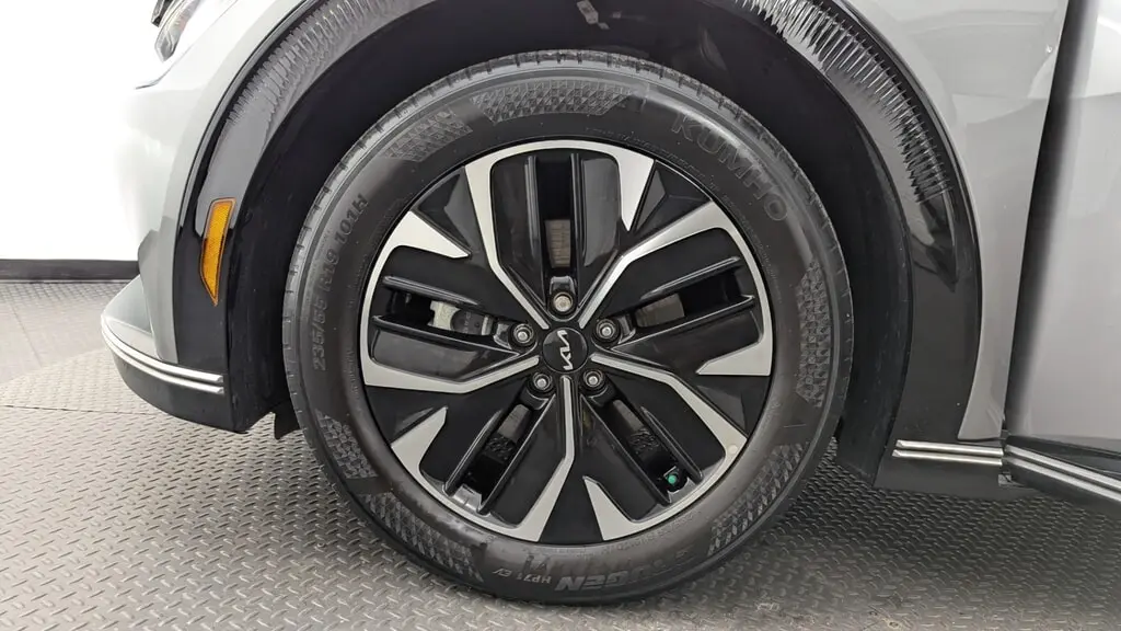2023 KIA EV6 WIND photo 30