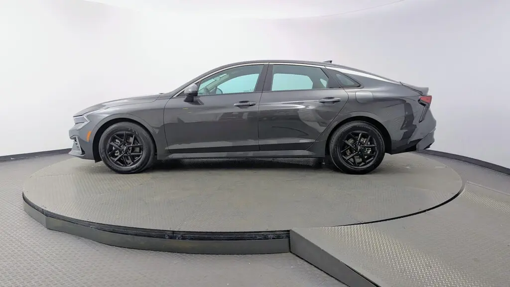 2026 KIA K5 LXS photo 2