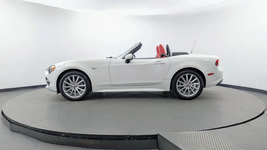 2018 FIAT 124 SPIDER LUSSO photo 2