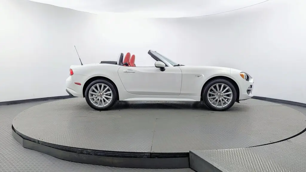 2018 FIAT 124 SPIDER LUSSO photo 8