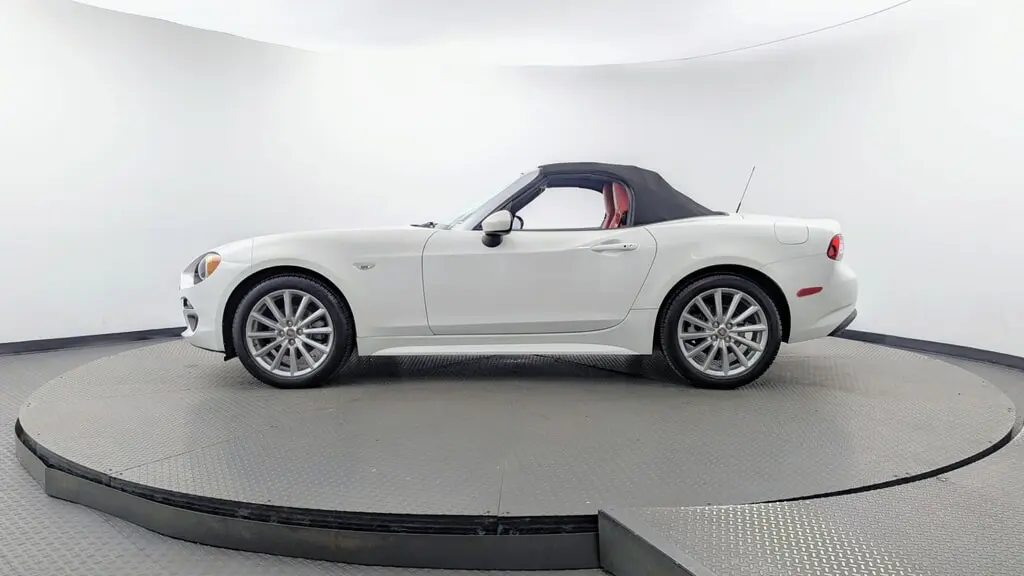 2018 FIAT 124 SPIDER LUSSO photo 23