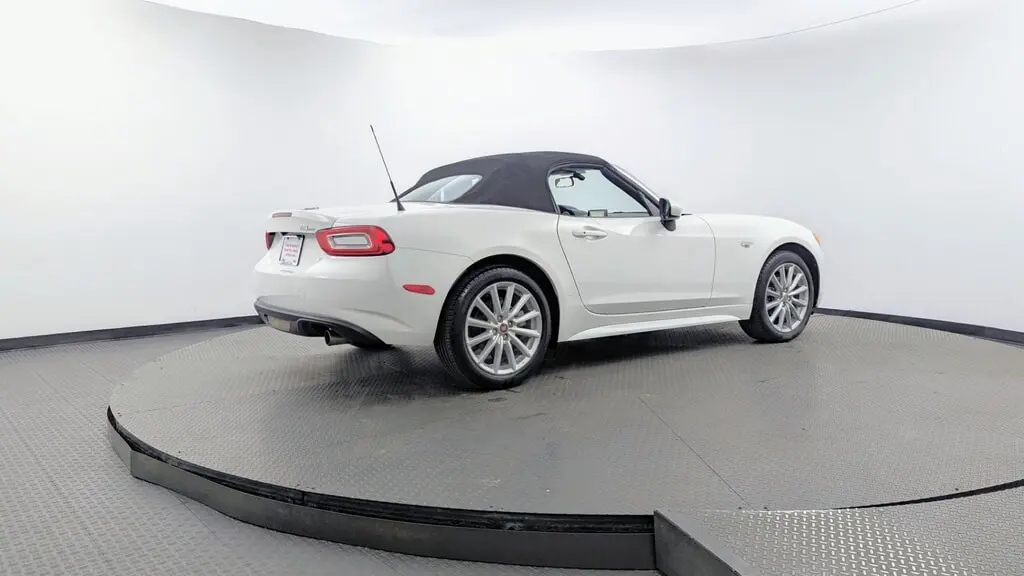 2018 FIAT 124 SPIDER LUSSO photo 27