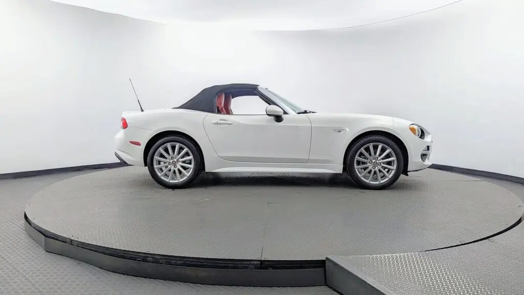 2018 FIAT 124 SPIDER LUSSO photo 28