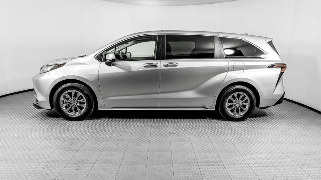 Florida Fine Cars - Used TOYOTA SIENNA 2023 ORLANDO XLE