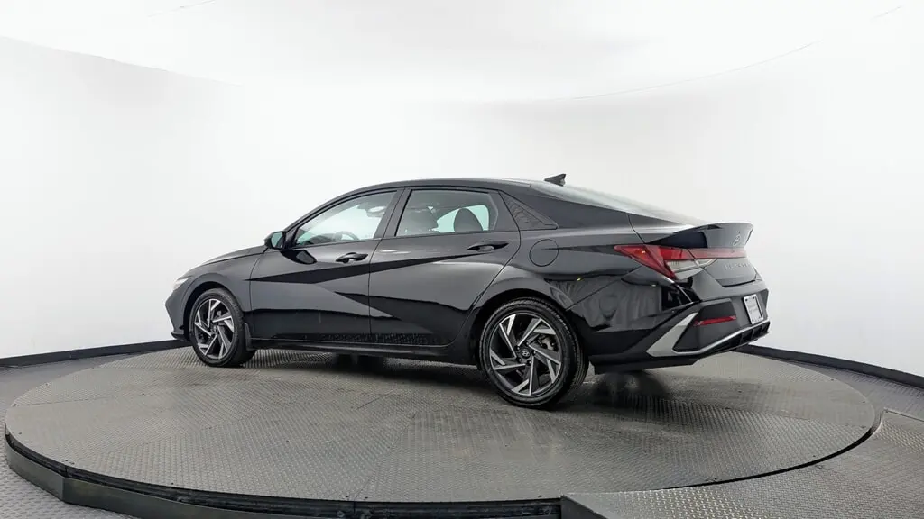 2025 HYUNDAI ELANTRA SEL SPORT photo 5