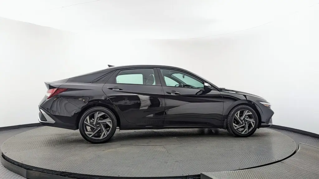 2025 HYUNDAI ELANTRA SEL SPORT photo 8