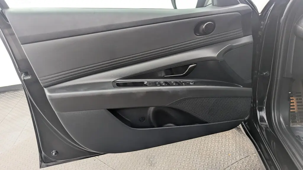 2025 HYUNDAI ELANTRA SEL SPORT photo 12