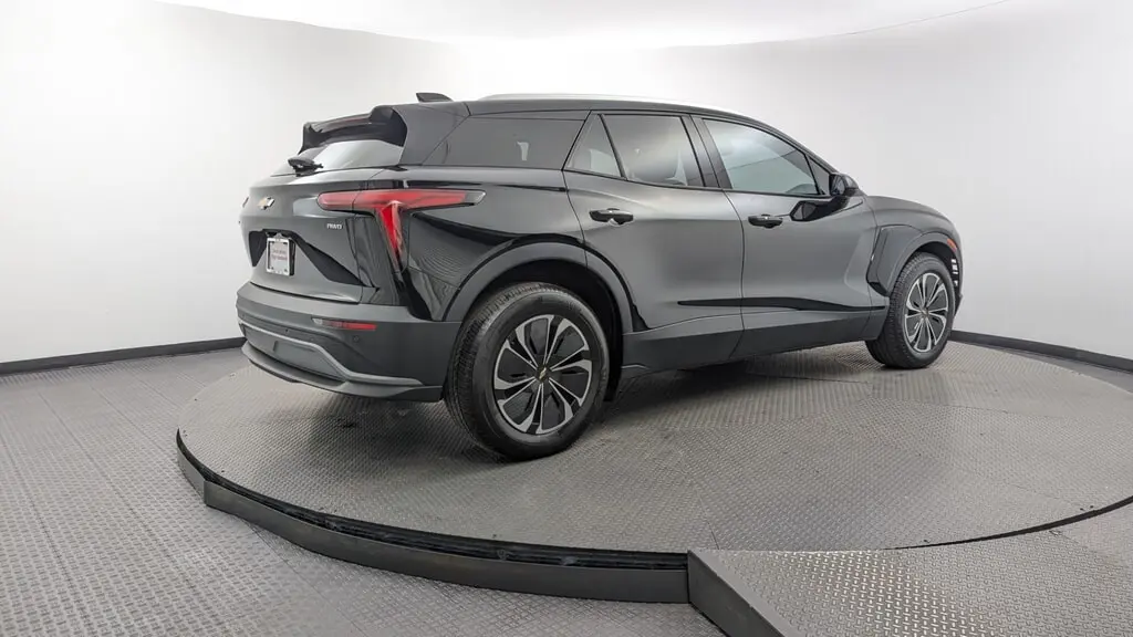 2024 CHEVROLET BLAZER EV EAWD LT photo 7