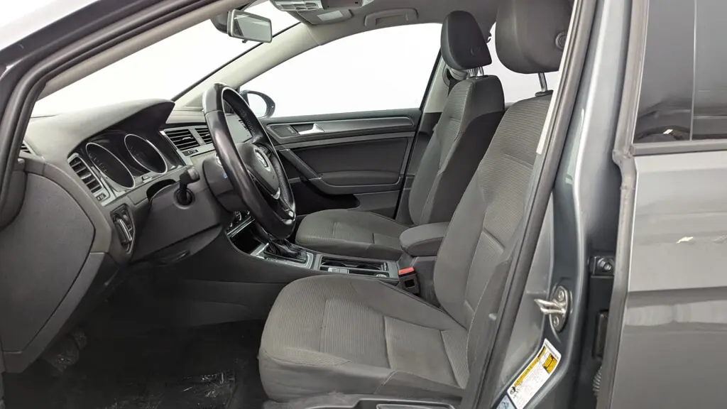 2018 VOLKSWAGEN E-GOLF SE photo 13