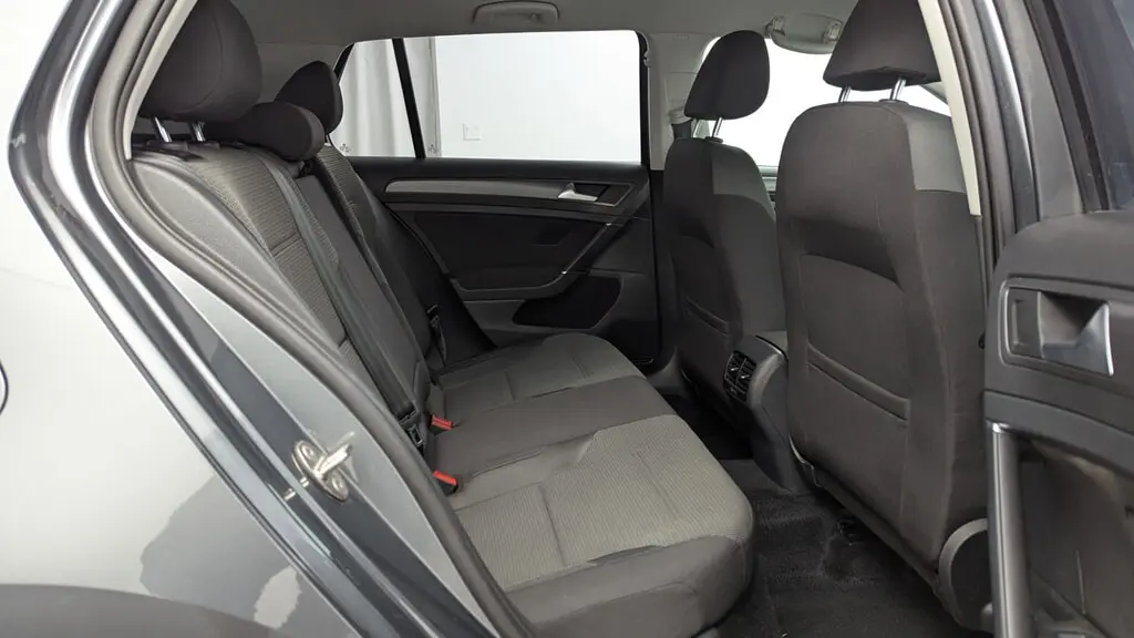 2018 VOLKSWAGEN E-GOLF SE photo 18