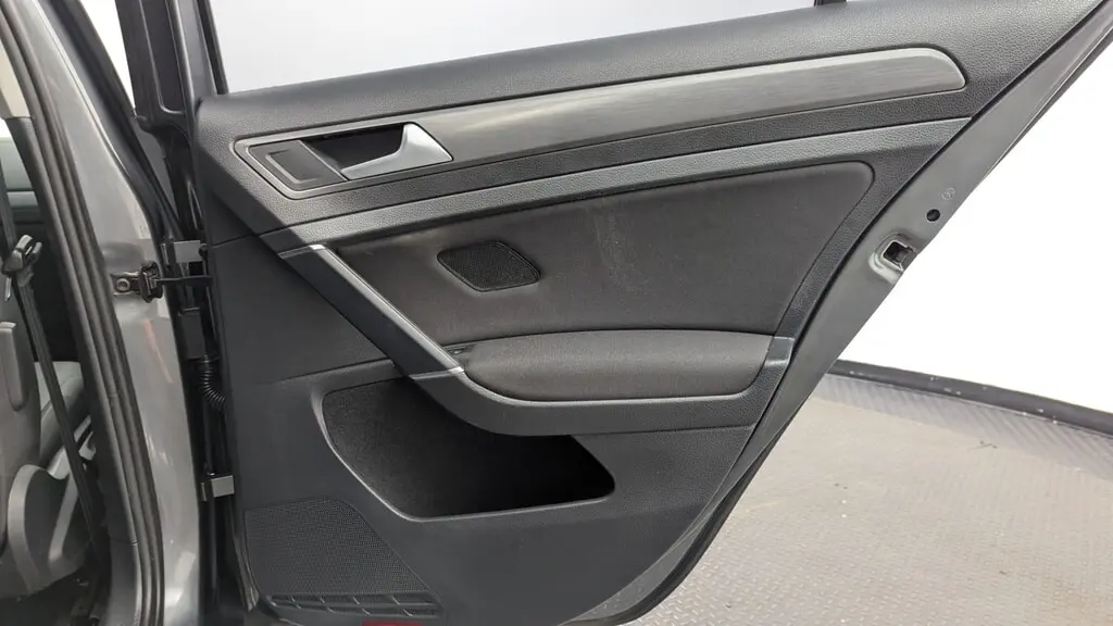2018 VOLKSWAGEN E-GOLF SE photo 20