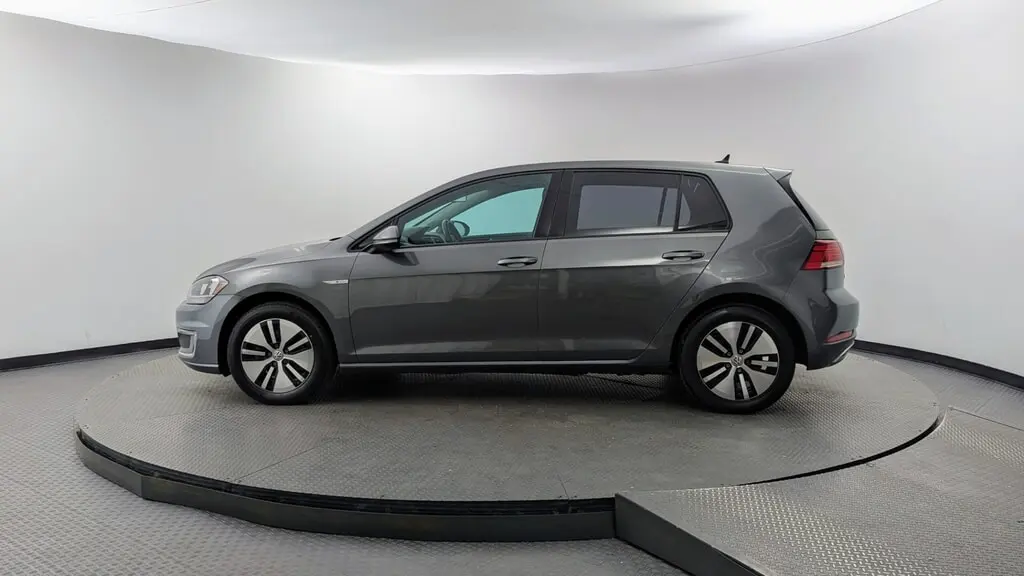 2018 VOLKSWAGEN E-GOLF SE photo 2