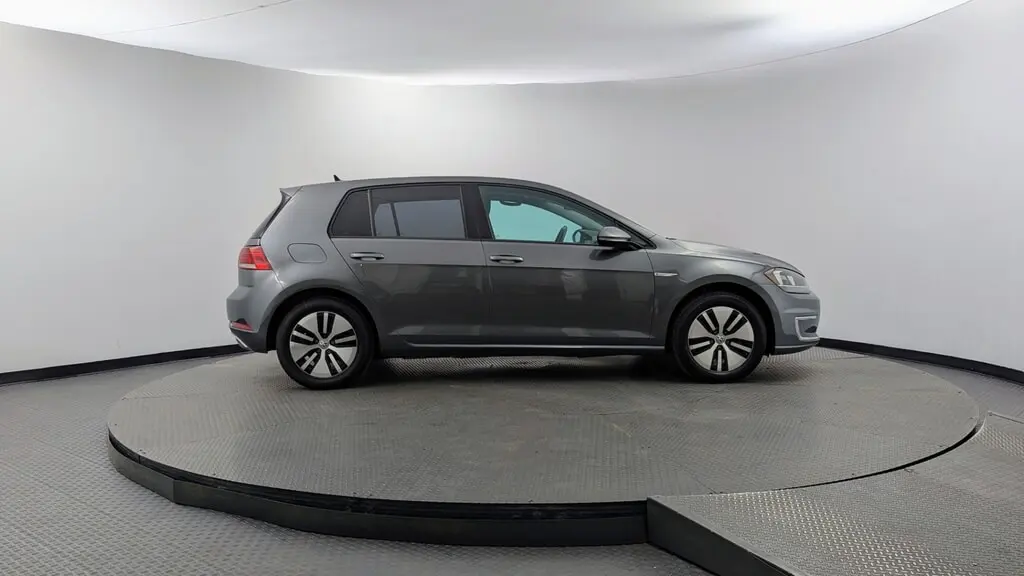 2018 VOLKSWAGEN E-GOLF SE photo 8