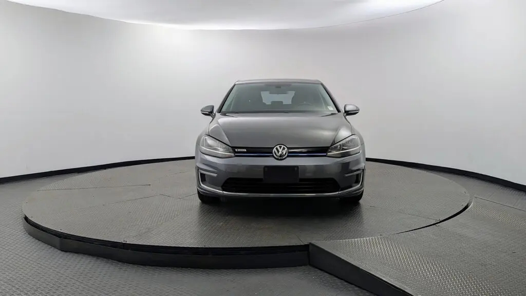2018 VOLKSWAGEN E-GOLF SE photo 11