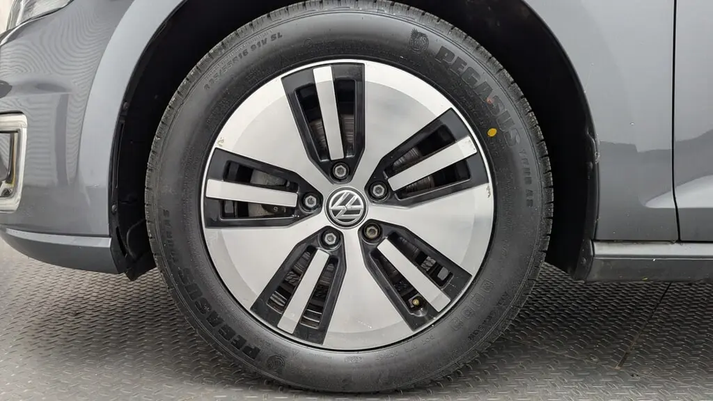2018 VOLKSWAGEN E-GOLF SE photo 33