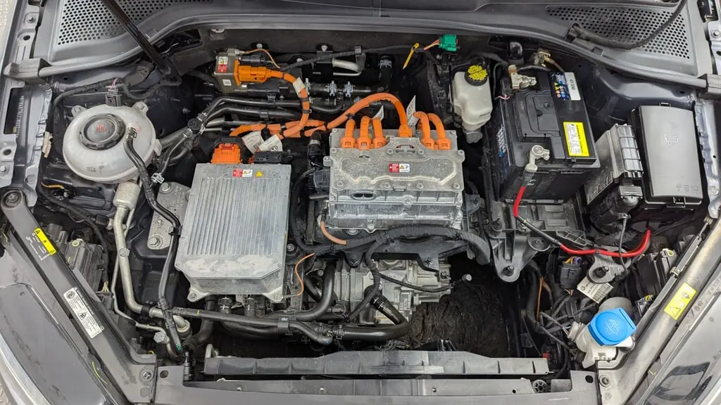 2018 VOLKSWAGEN E-GOLF SE photo 32