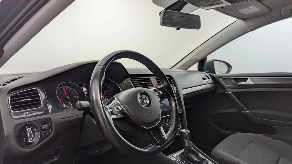 2018 VOLKSWAGEN E-GOLF SE photo 23