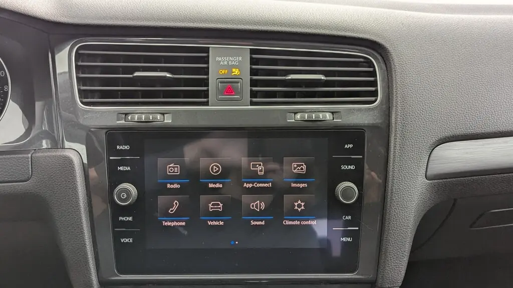 2018 VOLKSWAGEN E-GOLF SE photo 27