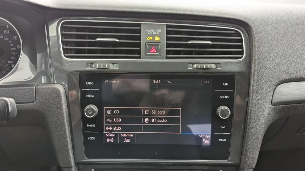 2018 VOLKSWAGEN E-GOLF SE photo 28