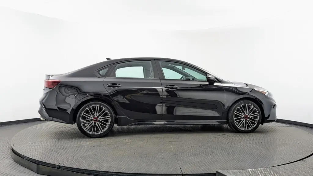 2023 KIA FORTE GT photo 8