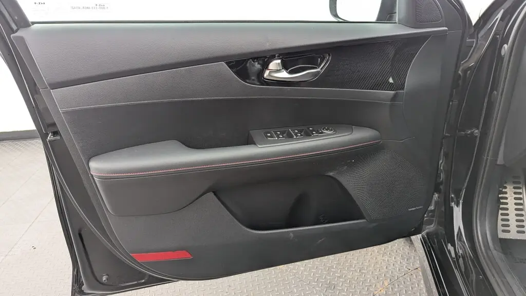 2023 KIA FORTE GT photo 12