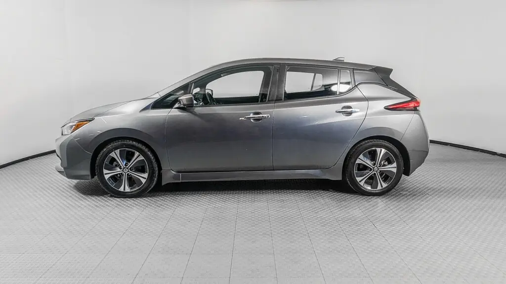 2020 NISSAN LEAF SV photo 2