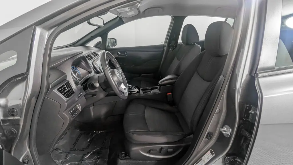 2020 NISSAN LEAF SV photo 13