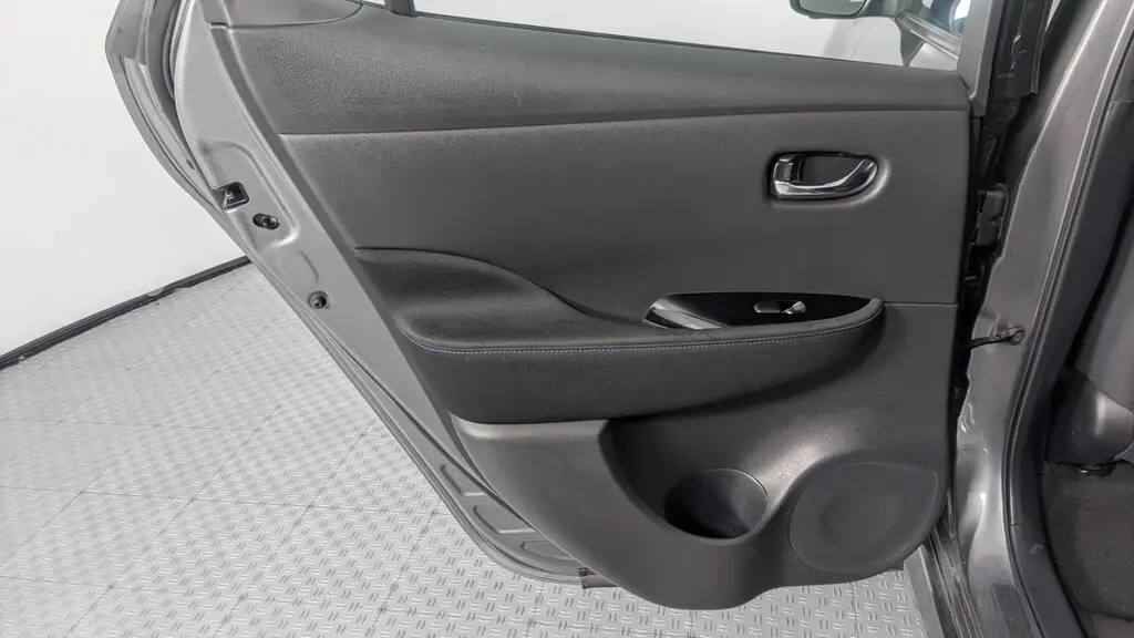 2020 NISSAN LEAF SV photo 15