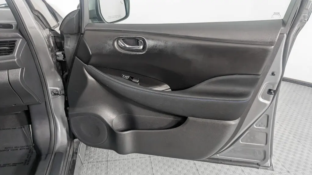 2020 NISSAN LEAF SV photo 21