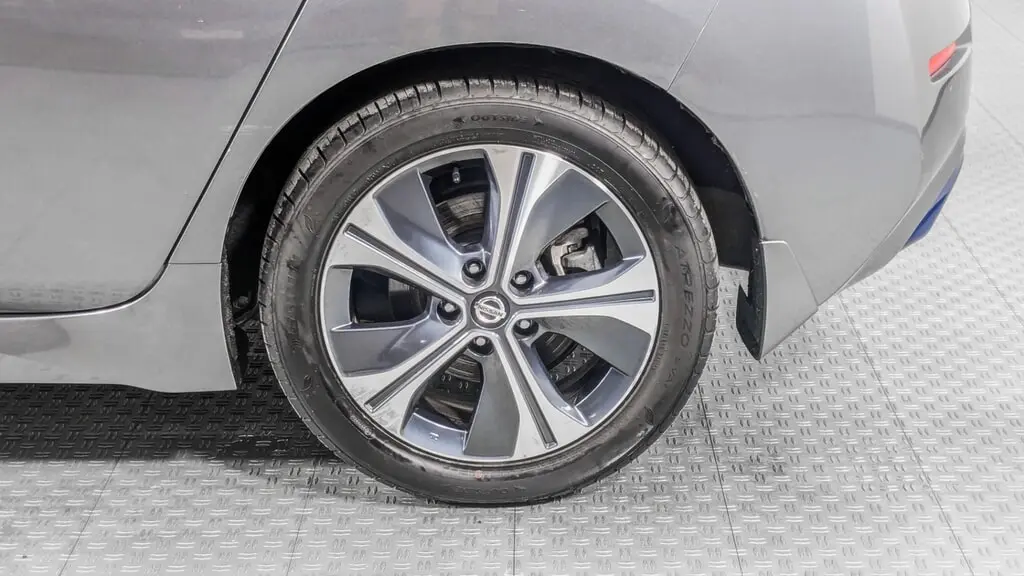 2020 NISSAN LEAF SV photo 32