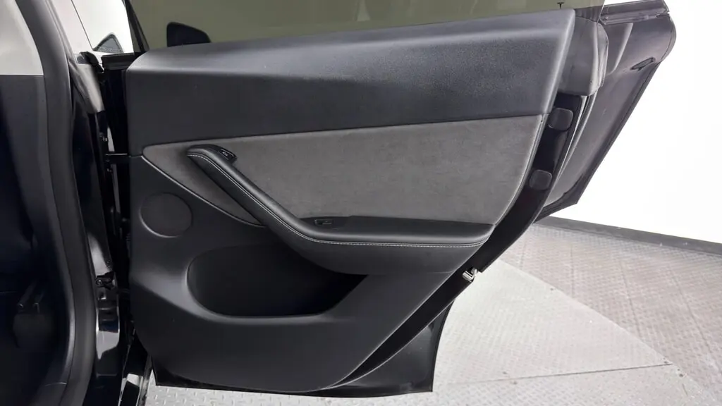 2022 TESLA MODEL Y PERFORMANCE photo 18