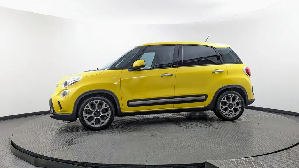 2014 FIAT 500L TREKKING photo 2