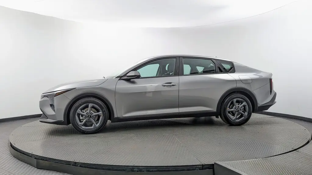 2026 KIA K4 LXS photo 2