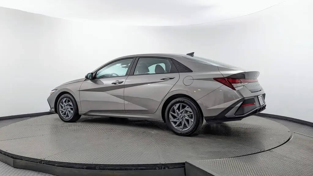 2024 HYUNDAI ELANTRA SEL photo 5