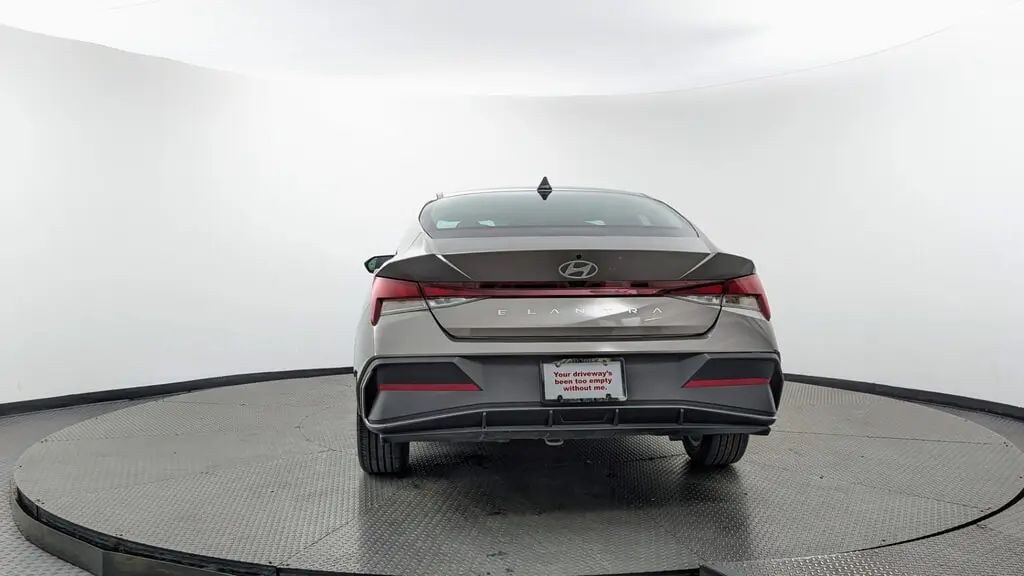 2024 HYUNDAI ELANTRA SEL photo 6