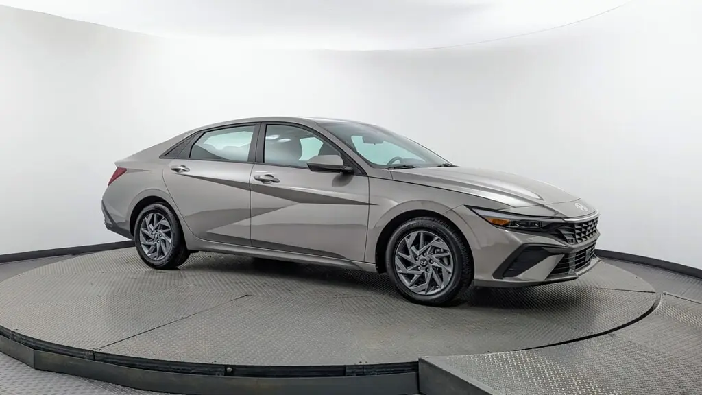 2024 HYUNDAI ELANTRA SEL photo 10